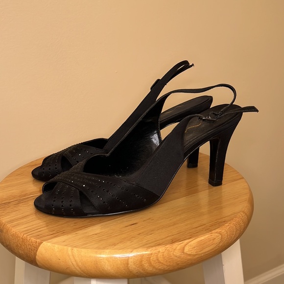 Nina satin evening shoes with black crystals - Picture 3 of 4